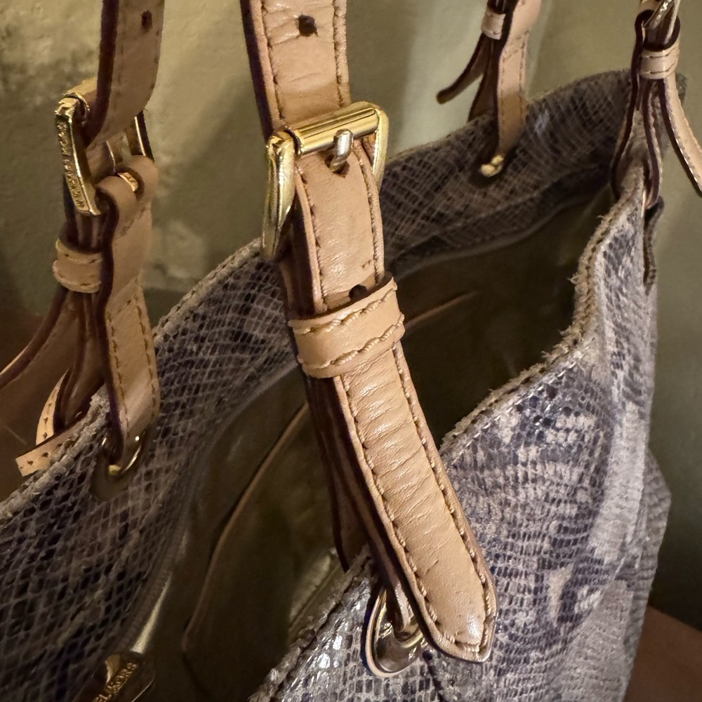 **SALE**Michael Kors Snake Print Tote Bag - Picture 11 of 16
